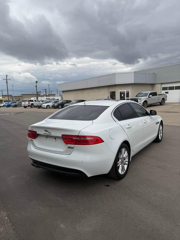 2018 Jaguar XE Premium - Photo #12