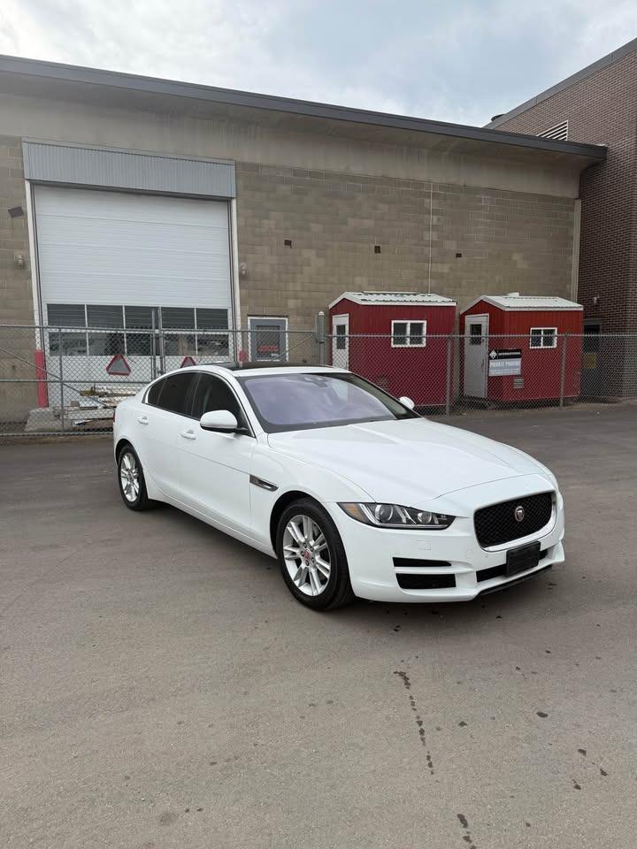 2018 Jaguar XE Premium - Photo #4