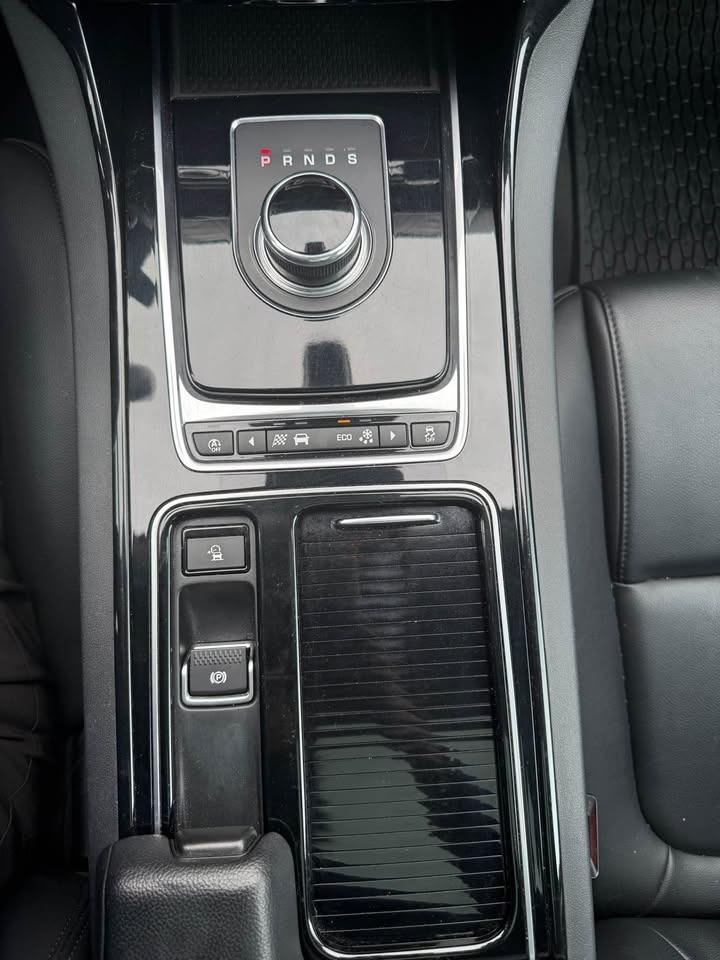 2018 Jaguar XE Premium - Photo #7