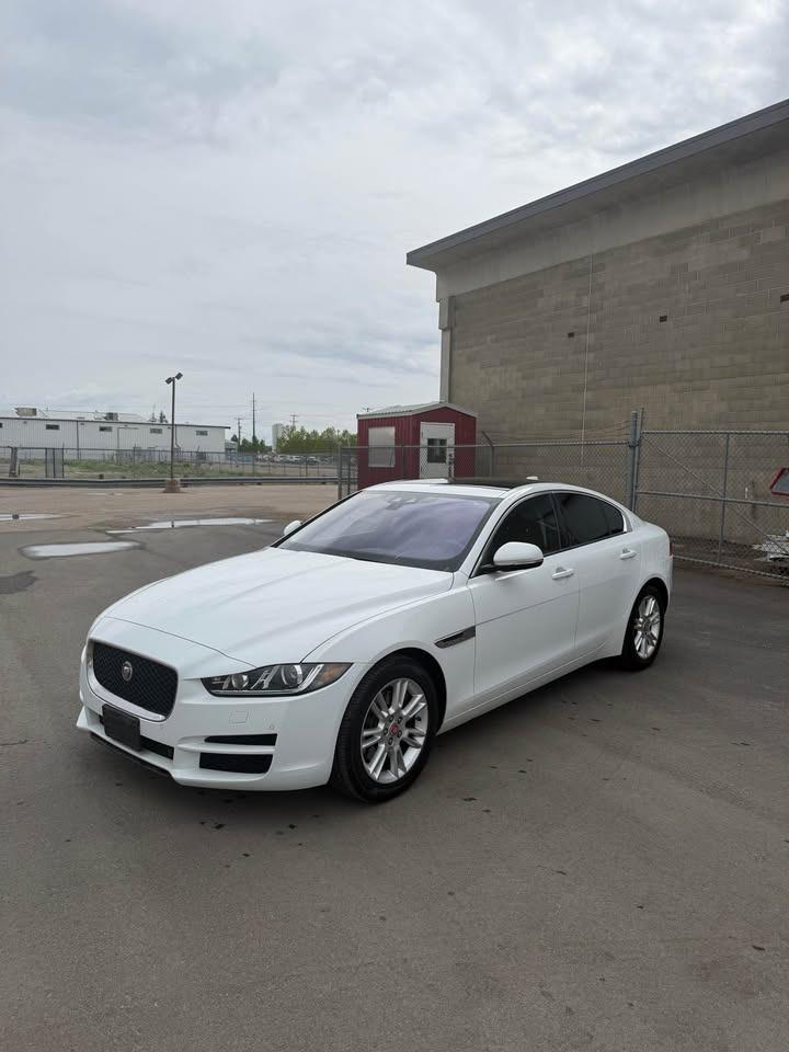 2018 Jaguar XE Premium - Photo #2