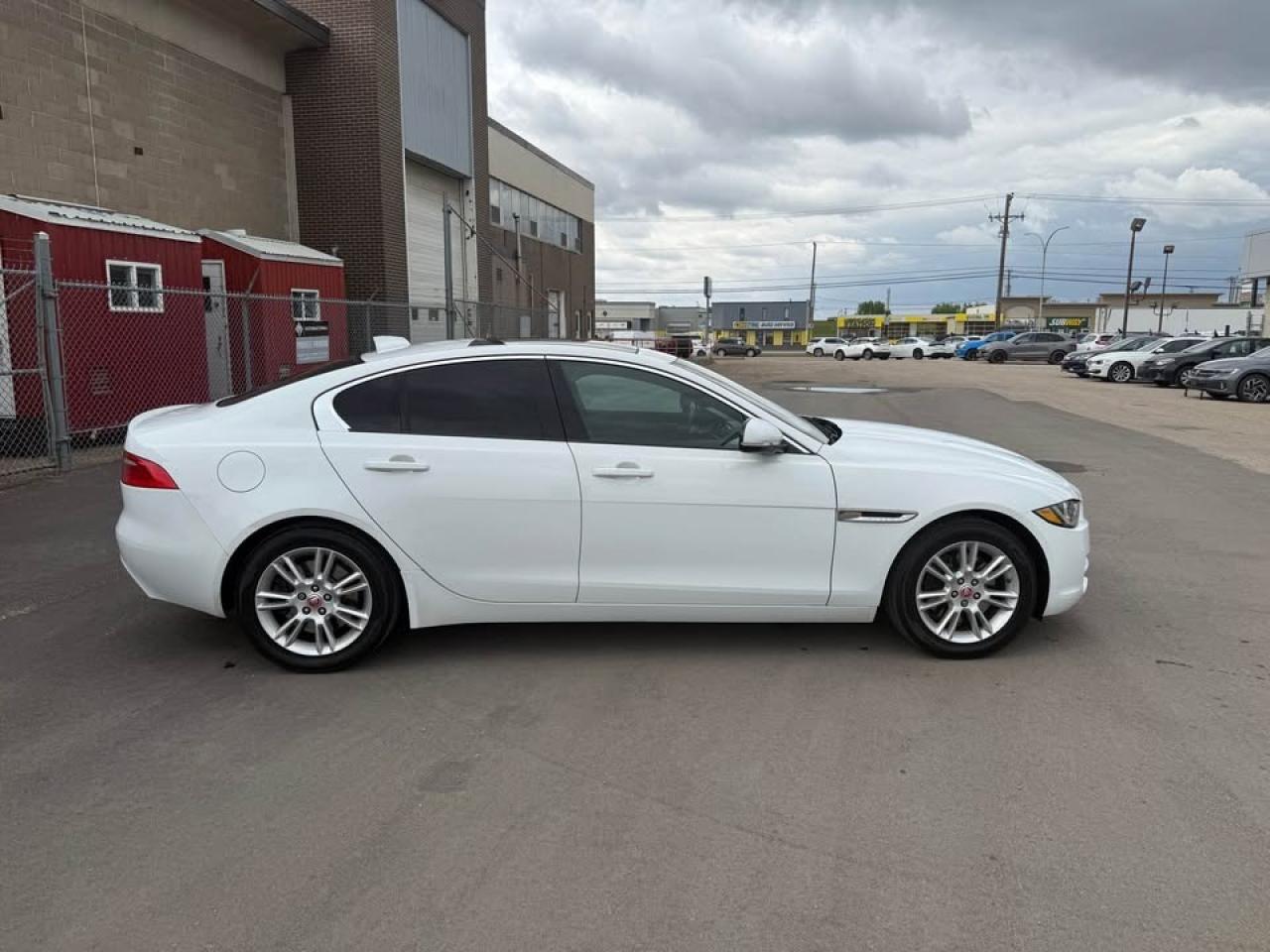 2018 Jaguar XE Premium - Photo #9