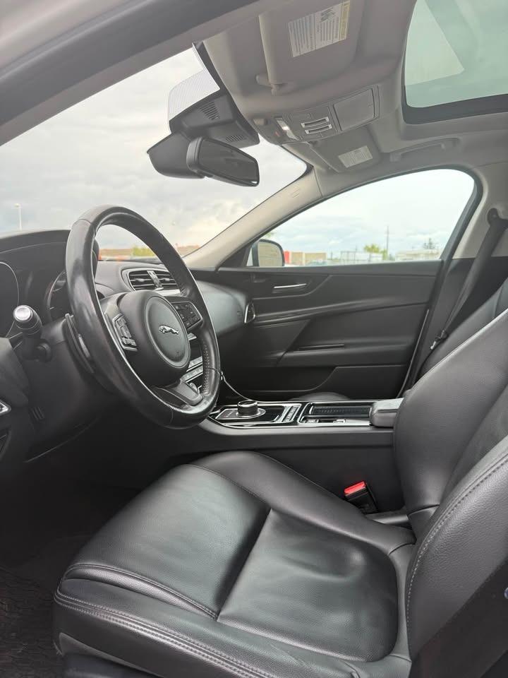 2018 Jaguar XE Premium - Photo #11