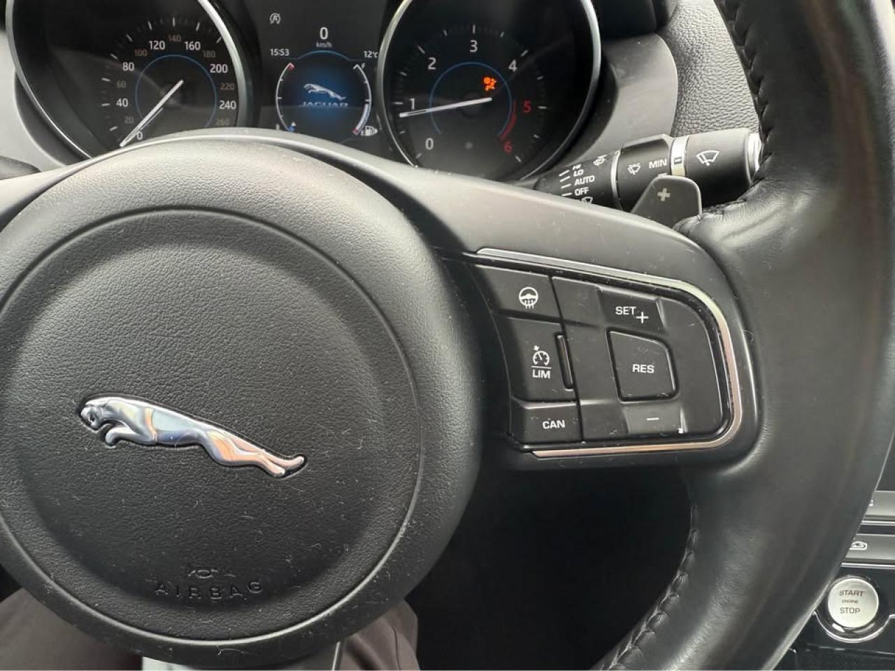 2018 Jaguar XE Premium - Photo #16
