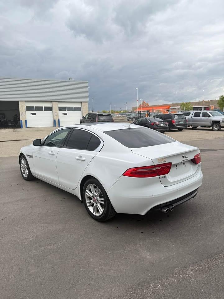 2018 Jaguar XE Premium - Photo #5
