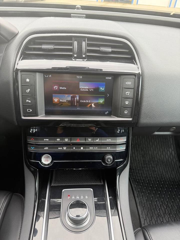 2018 Jaguar XE Premium - Photo #3