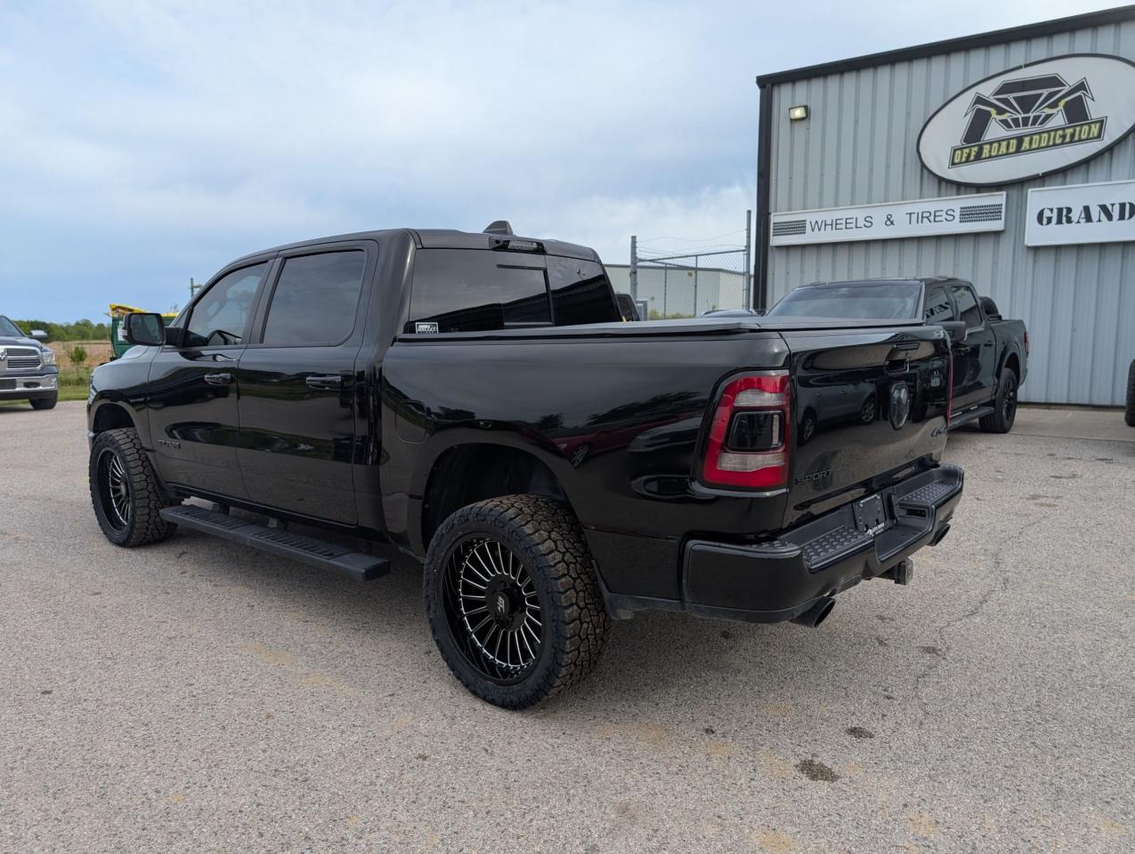 2021 RAM 1500 SPORT 4X4 CREW CAB 5'7" BOX - Photo #3