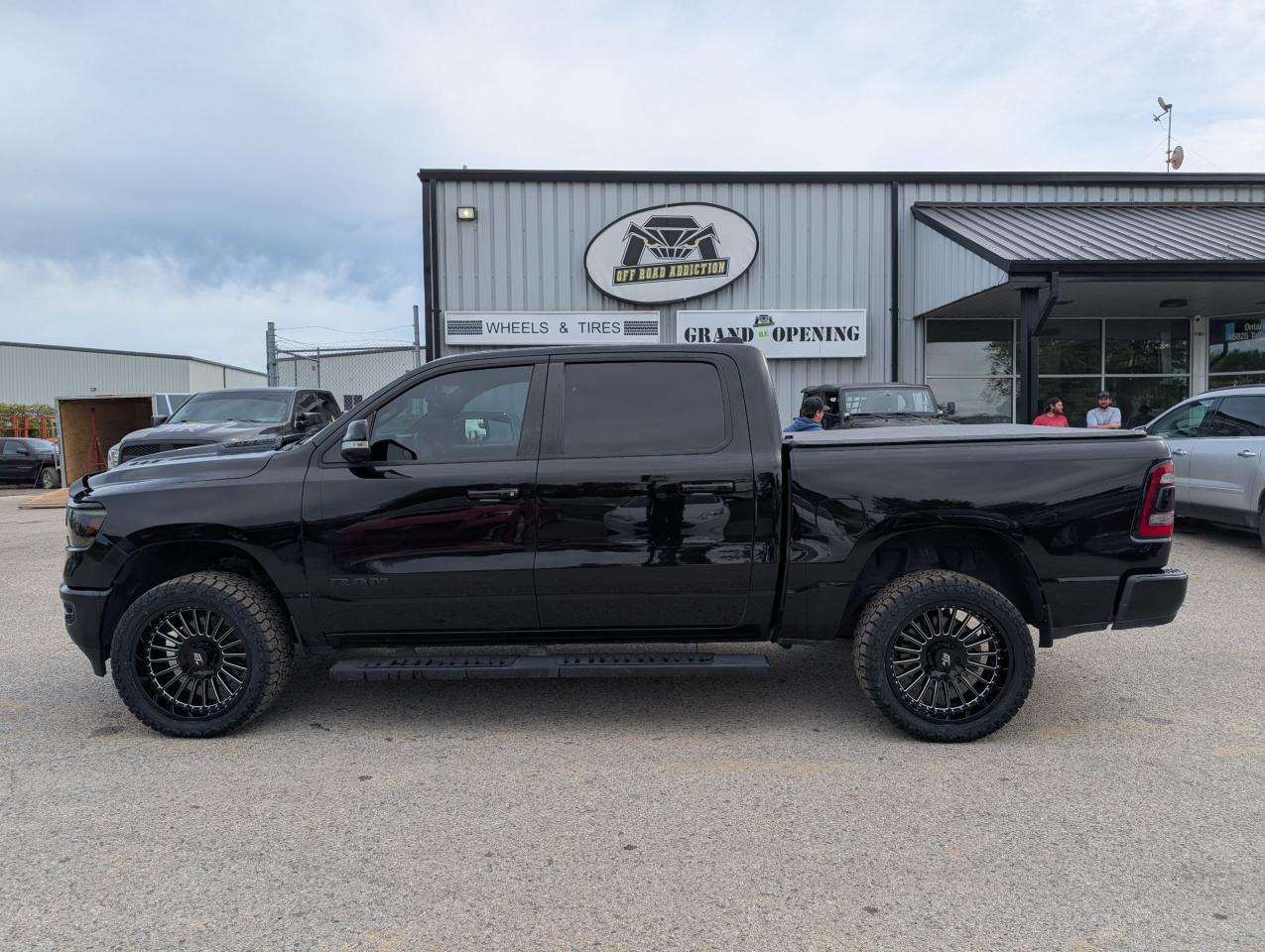 2021 RAM 1500 SPORT 4X4 CREW CAB 5'7" BOX - Photo #2
