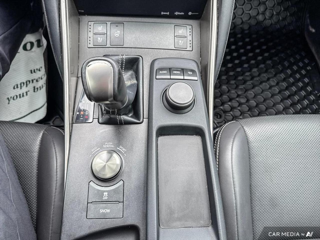 2018 Lexus IS IS300 / AWD / LEATHER / SUNROOF / COOLING SEATS - Photo #18