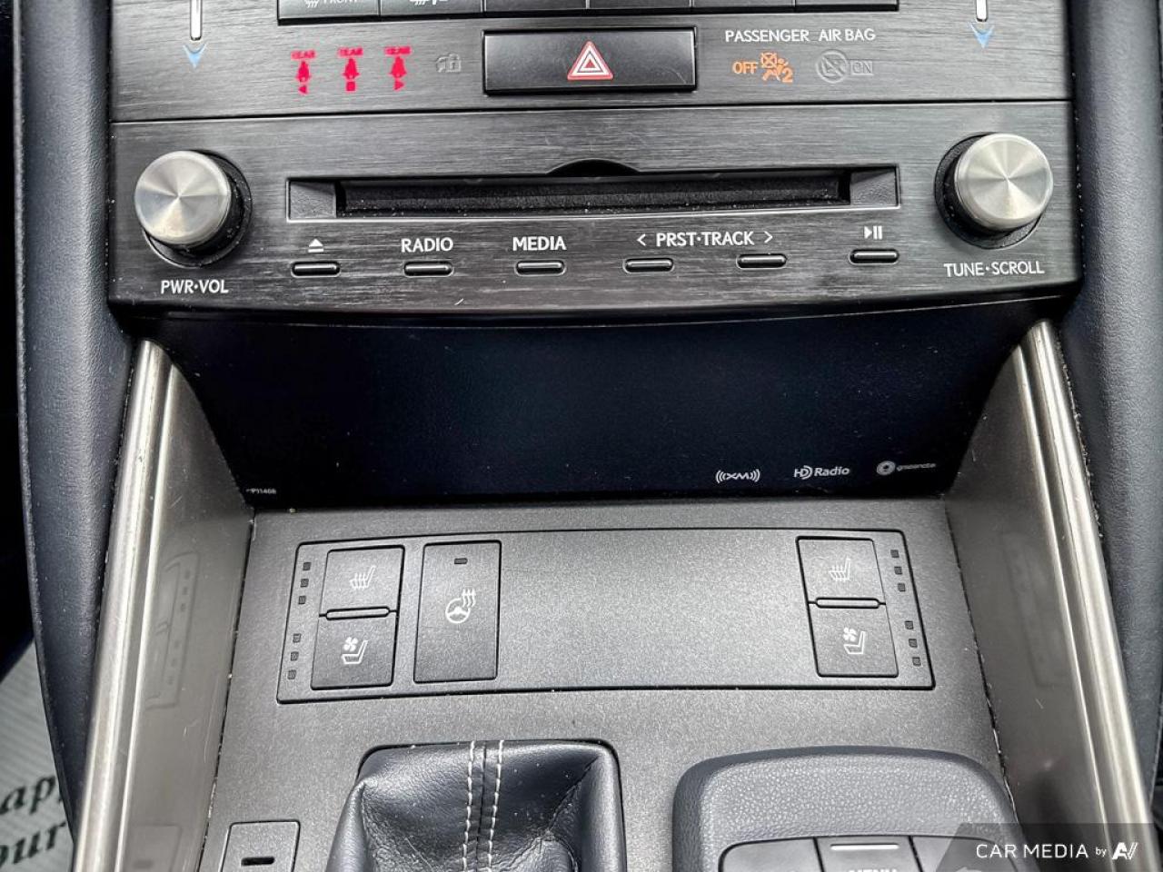 2018 Lexus IS IS300 / AWD / LEATHER / SUNROOF / COOLING SEATS - Photo #17