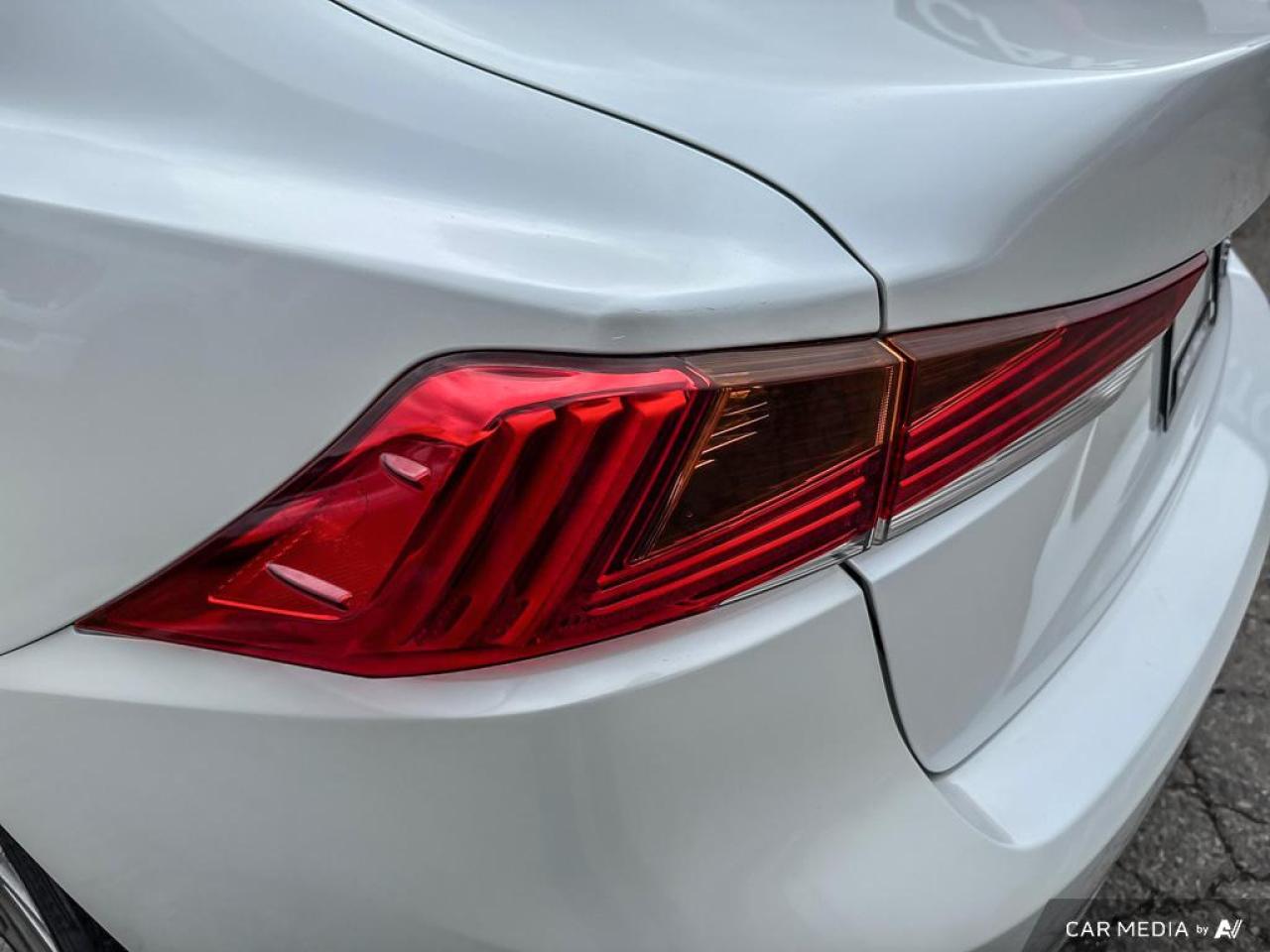 2018 Lexus IS IS300 / AWD / LEATHER / SUNROOF / COOLING SEATS - Photo #7
