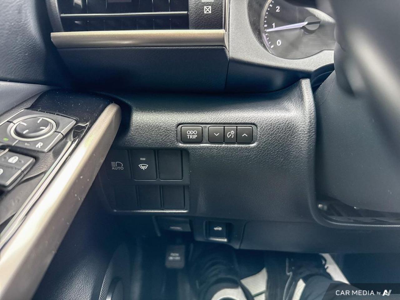 2018 Lexus IS IS300 / AWD / LEATHER / SUNROOF / COOLING SEATS - Photo #13