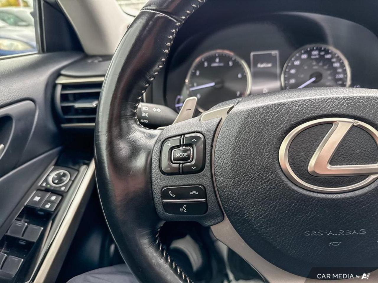 2018 Lexus IS IS300 / AWD / LEATHER / SUNROOF / COOLING SEATS - Photo #21