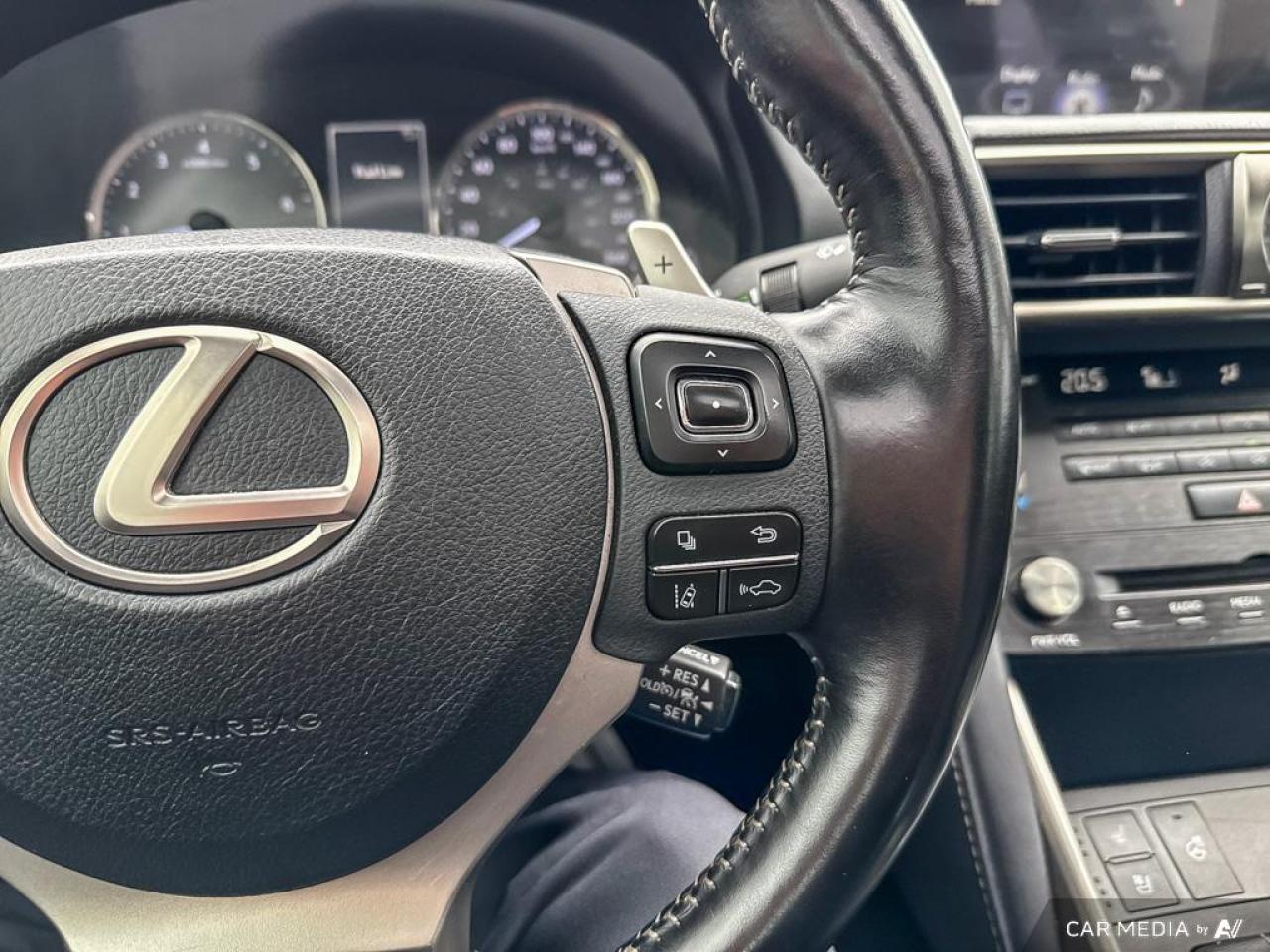 2018 Lexus IS IS300 / AWD / LEATHER / SUNROOF / COOLING SEATS - Photo #22