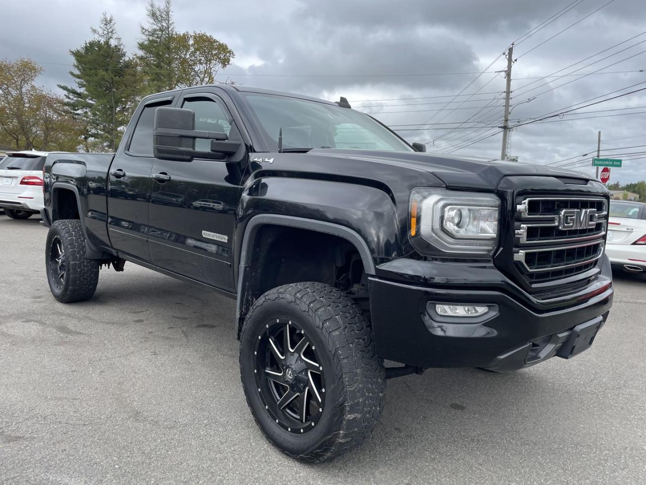 Used 2017 GMC Sierra 1500 SLE ELAVATION / DOUBLE CAB 4WD / APPLE CARPLAY & ANDROID AUTO / REVERSE CAMERA / WEATHER TECH MATS / TOW PACKAGE / LIFTED WITH AFTERMARKET RIMS & TIRES for sale in Truro, NS