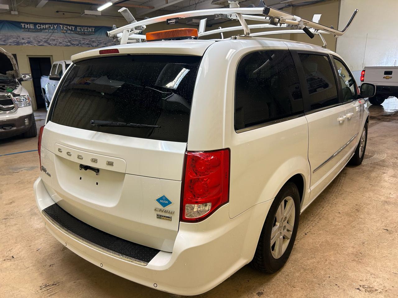 2017 Dodge Grand Caravan Crew - Photo #5