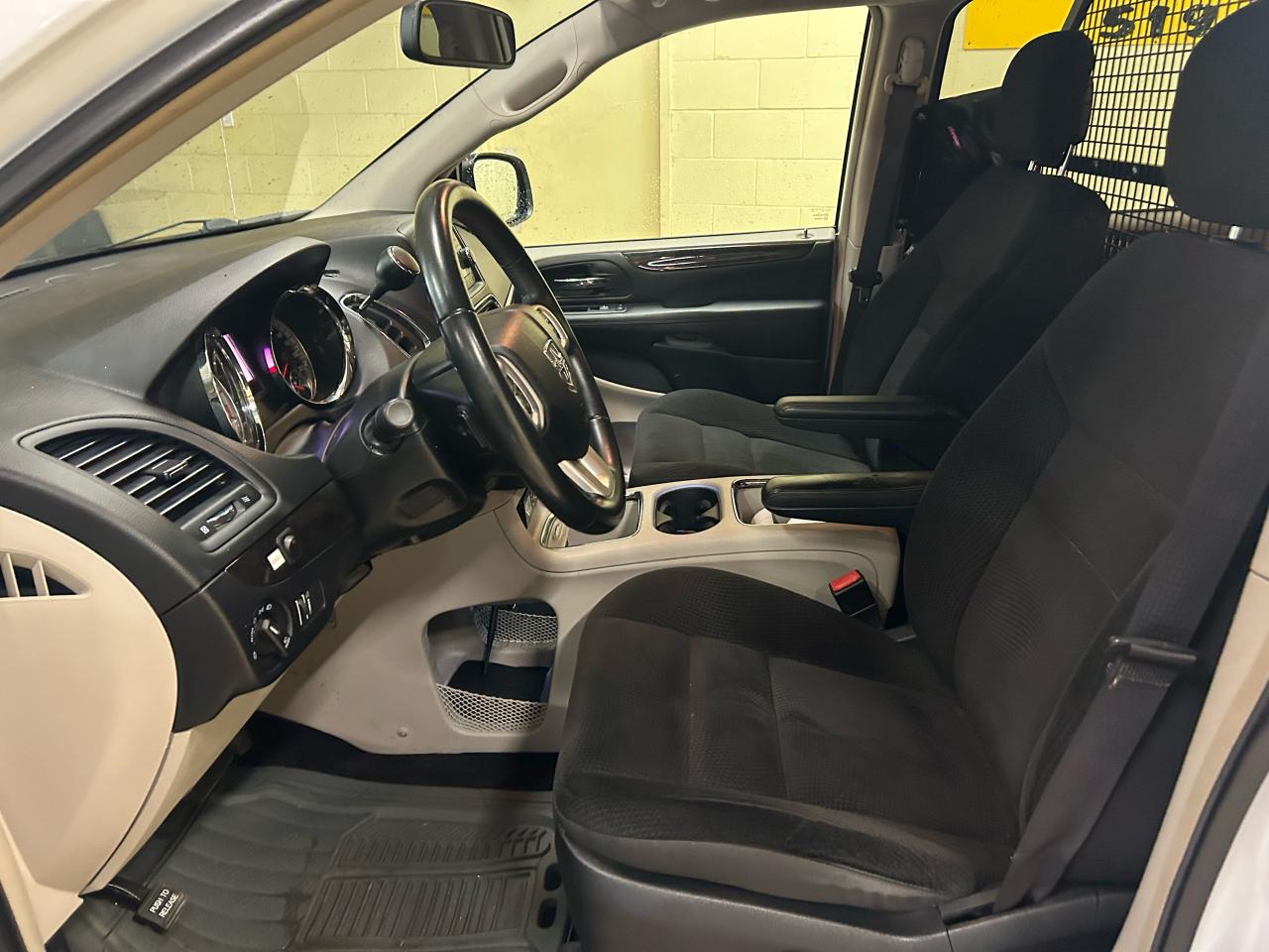 2017 Dodge Grand Caravan Crew - Photo #10