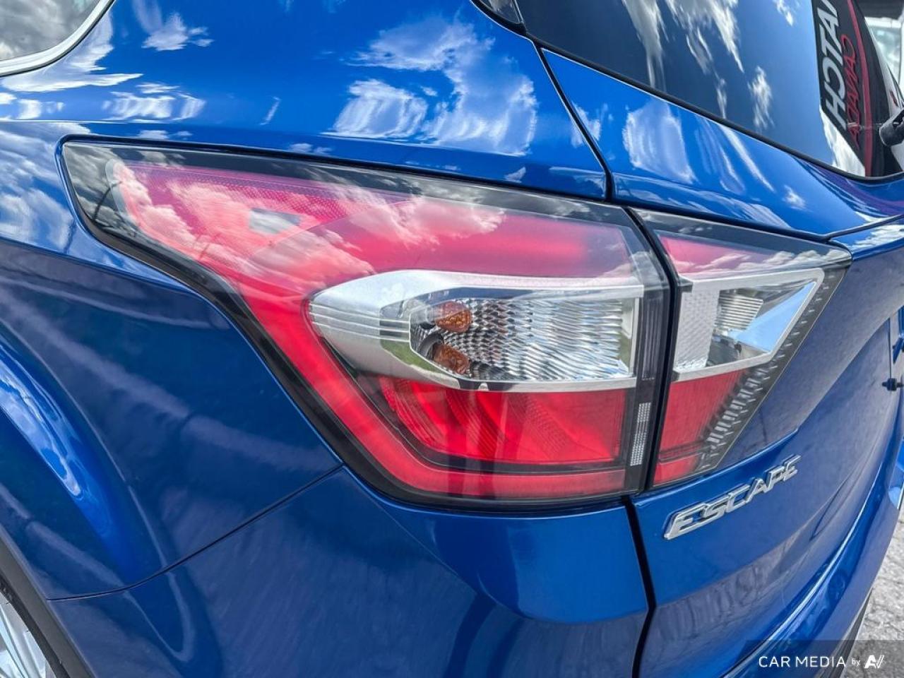 2017 Ford Escape SE / NAV / HEATED SEATS / BLUETOOTH / DUAL CLIMATE - Photo #8
