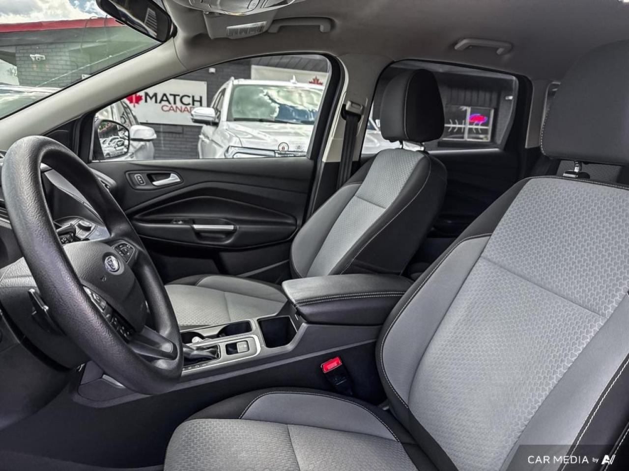 2017 Ford Escape SE / NAV / HEATED SEATS / BLUETOOTH / DUAL CLIMATE - Photo #10