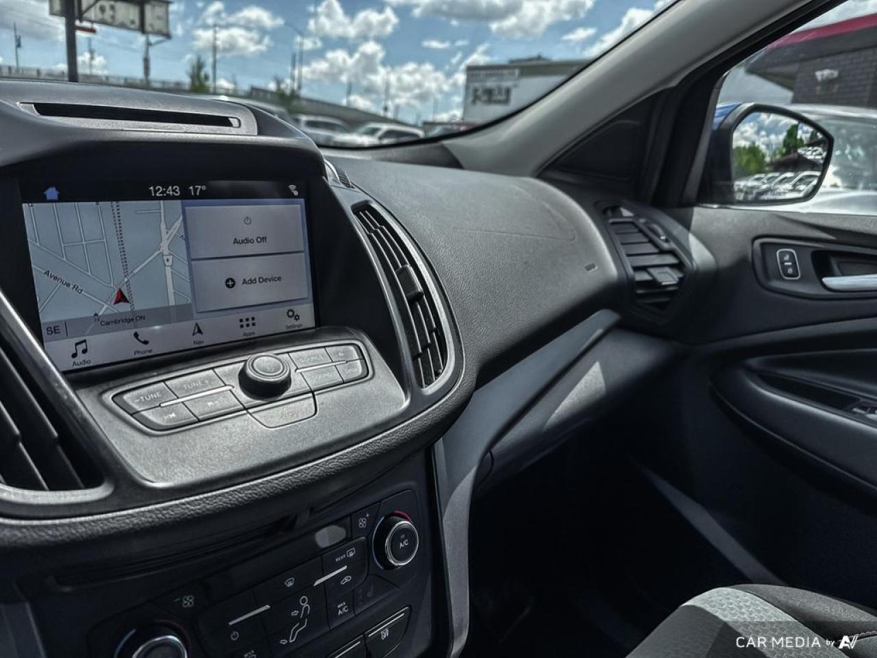 2017 Ford Escape SE / NAV / HEATED SEATS / BLUETOOTH / DUAL CLIMATE - Photo #22