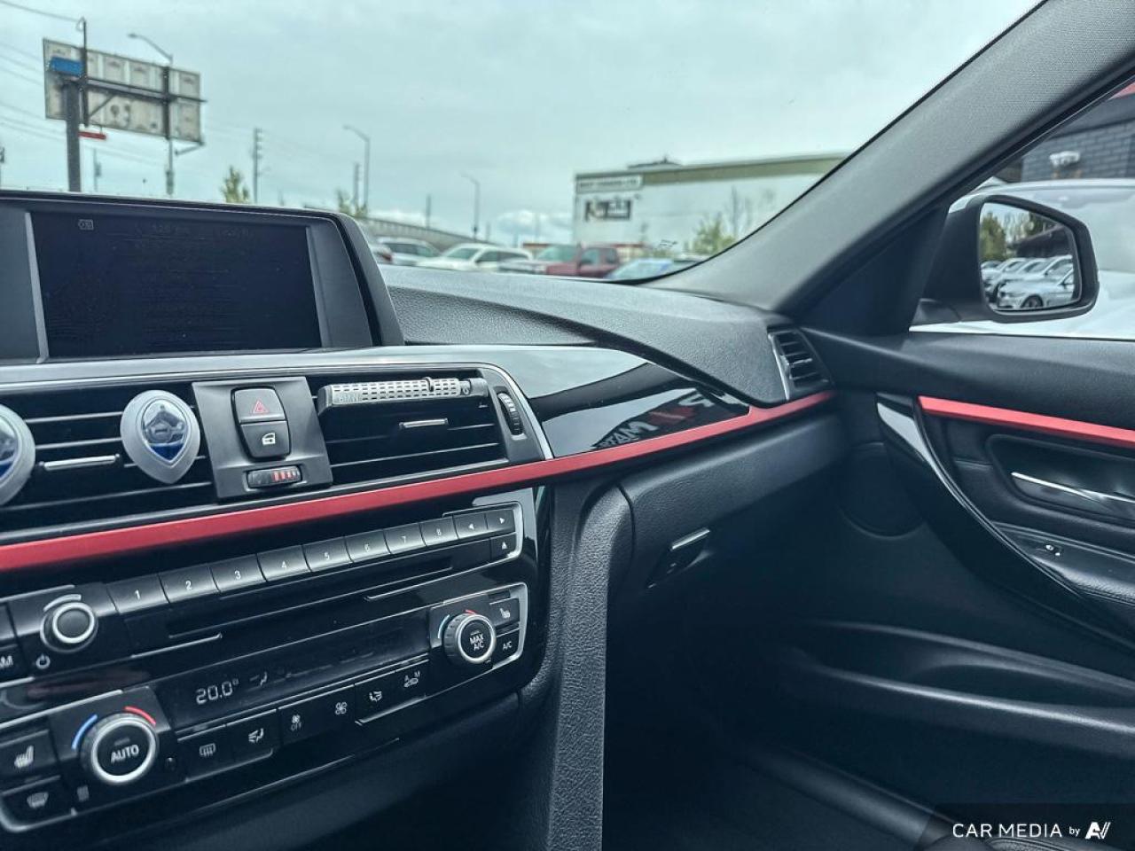2016 BMW 3 Series 320XI / AWD / LEATHER / SUNROOF / BLUETOOTH / AUTO - Photo #22