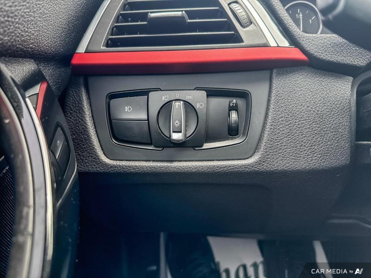 2016 BMW 3 Series 320XI / AWD / LEATHER / SUNROOF / BLUETOOTH / AUTO - Photo #13
