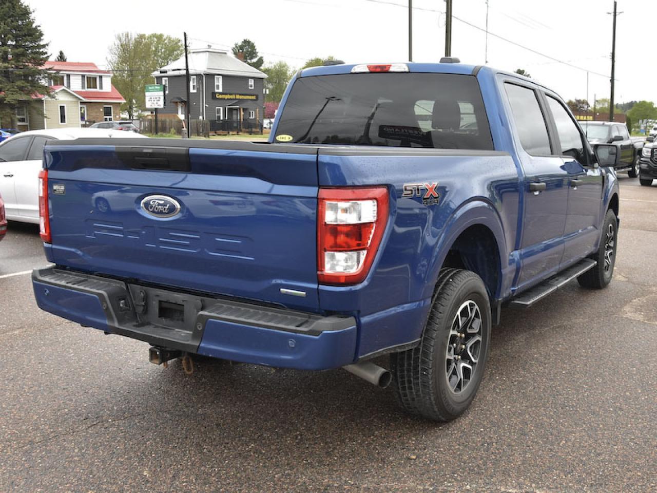 2022 Ford F-150 STX 4WD SuperCrew 5.5' Box - Photo #3