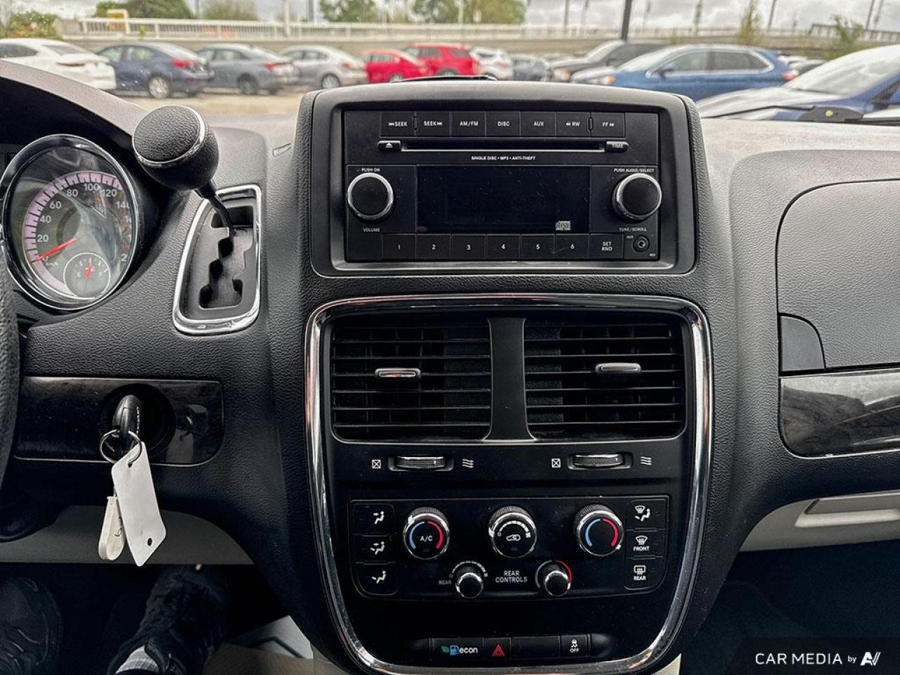 2020 Dodge Grand Caravan SE / NO ACCIDENTS / 3RD ROW STOW 'N GO / CRUISE - Photo #16