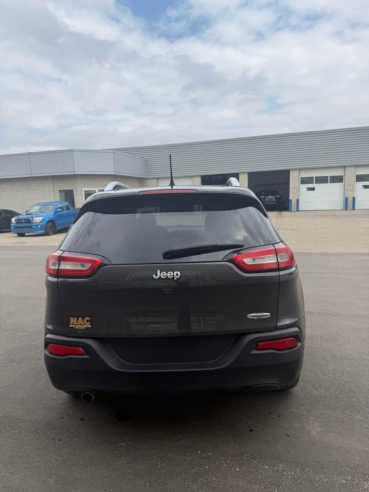 2015 Jeep Cherokee North - Photo #8