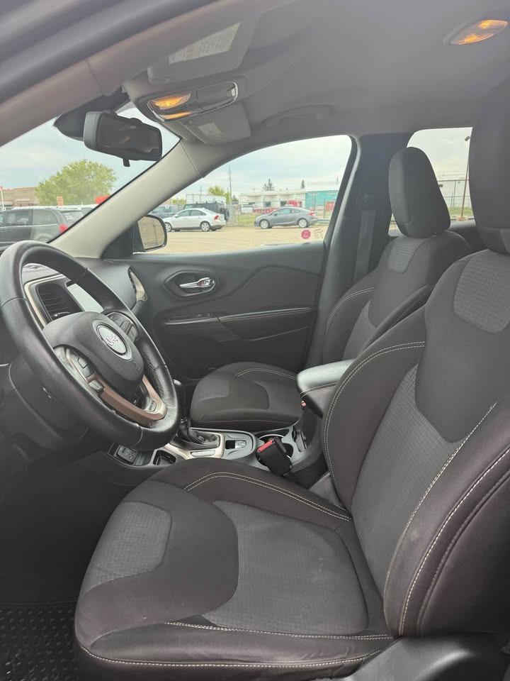 2015 Jeep Cherokee North - Photo #11