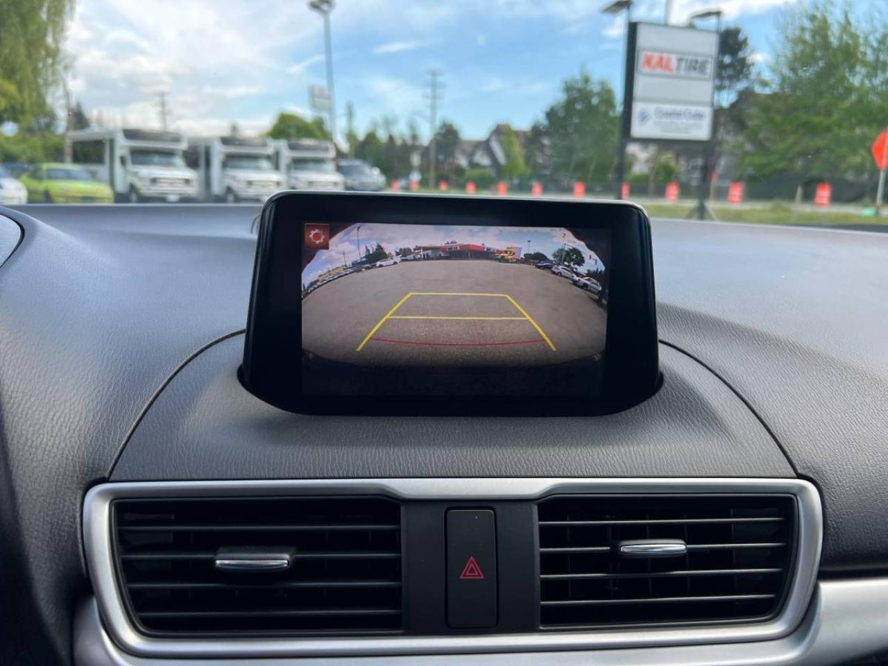 2018 Mazda MAZDA3 GS - Photo #18