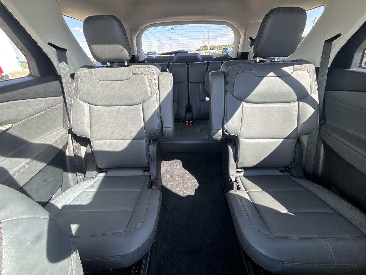 2025 Ford Explorer ACTIVE 4WD Photo5