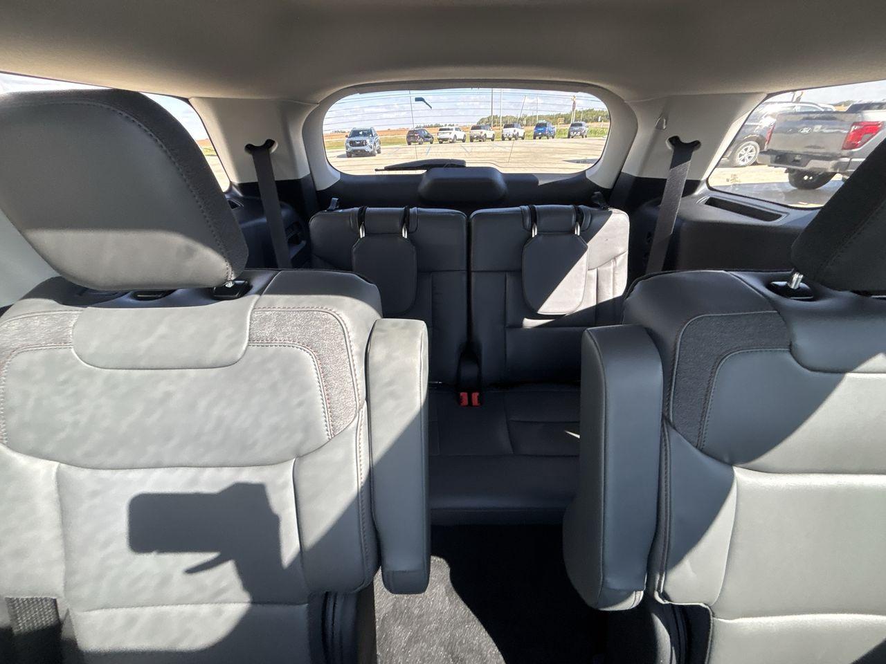 2025 Ford Explorer ACTIVE 4WD Photo5