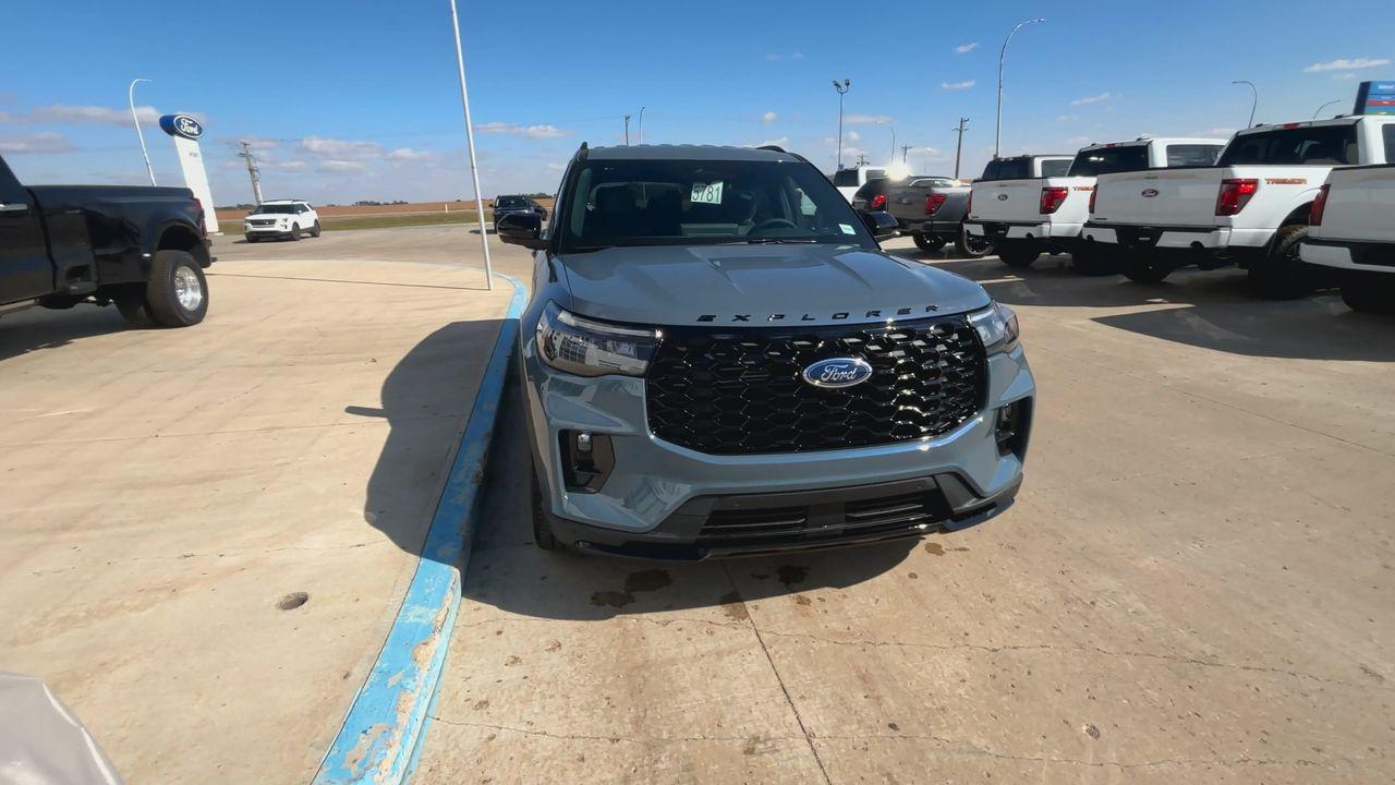 2025 Ford Explorer ST-LINE 4WD Photo2