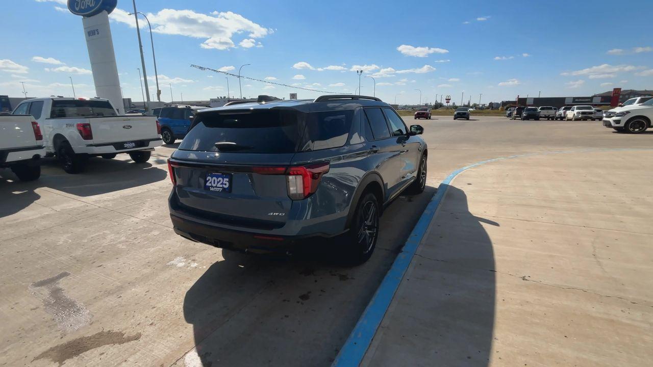 2025 Ford Explorer ST-LINE 4WD Photo5