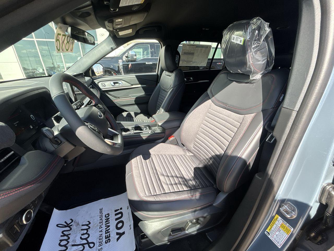 2025 Ford Explorer ST-LINE 4WD Photo5