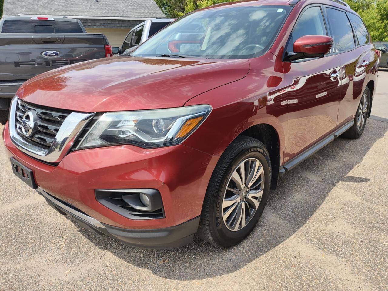 Used 2017 Nissan Pathfinder SL for sale in Pembroke, ON