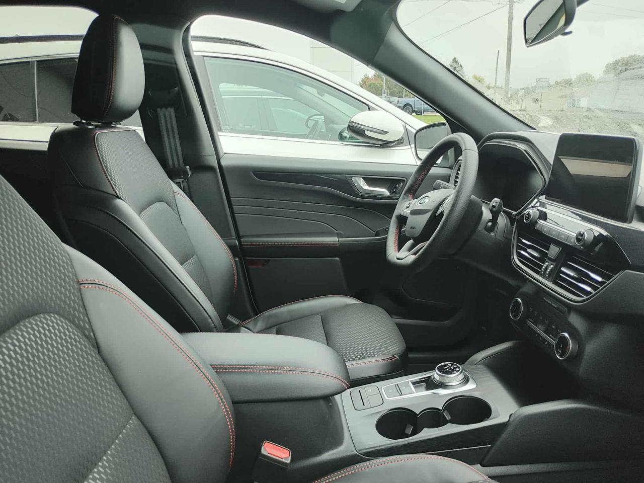 2025 Ford Escape 4DR ST LINE