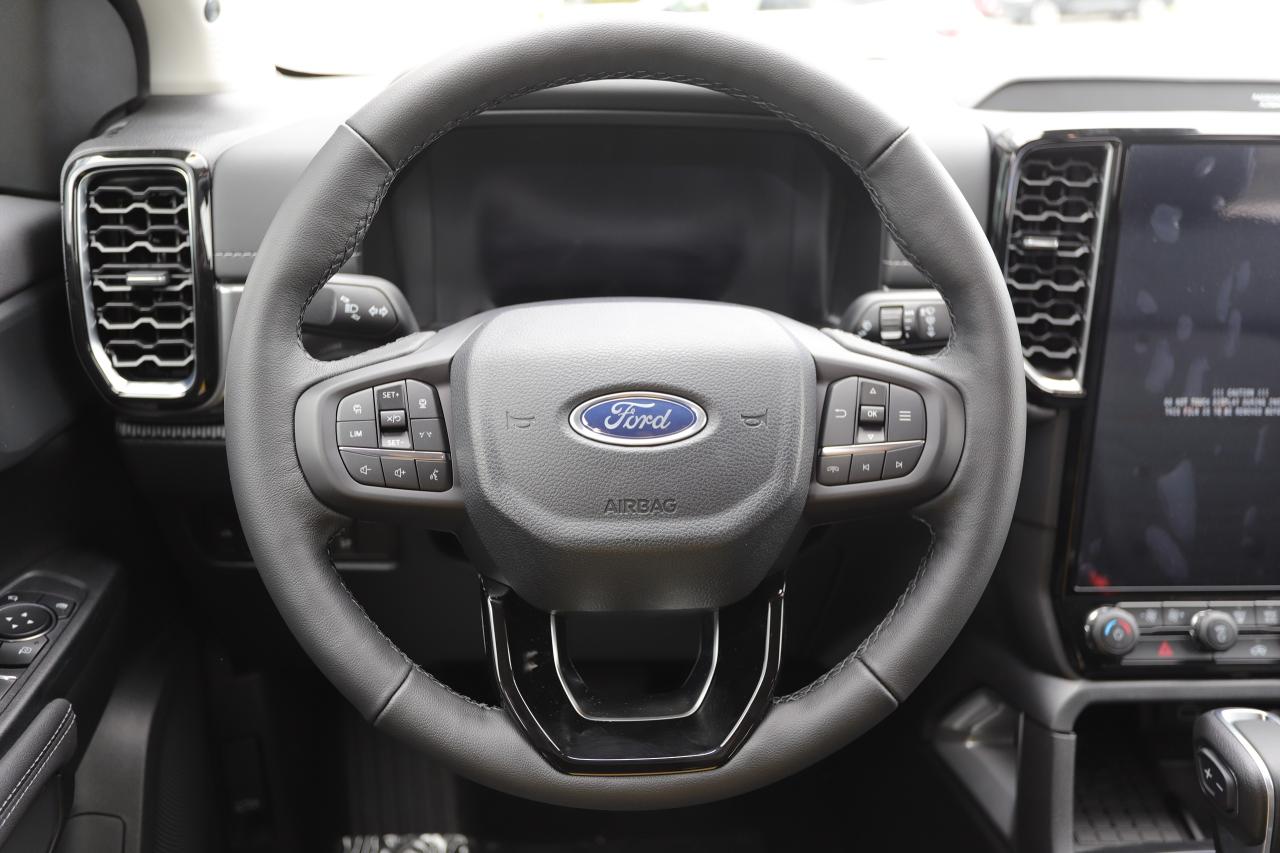 2025 Ford Ranger LARIAT 4WD SuperCrew 5' Box Photo5