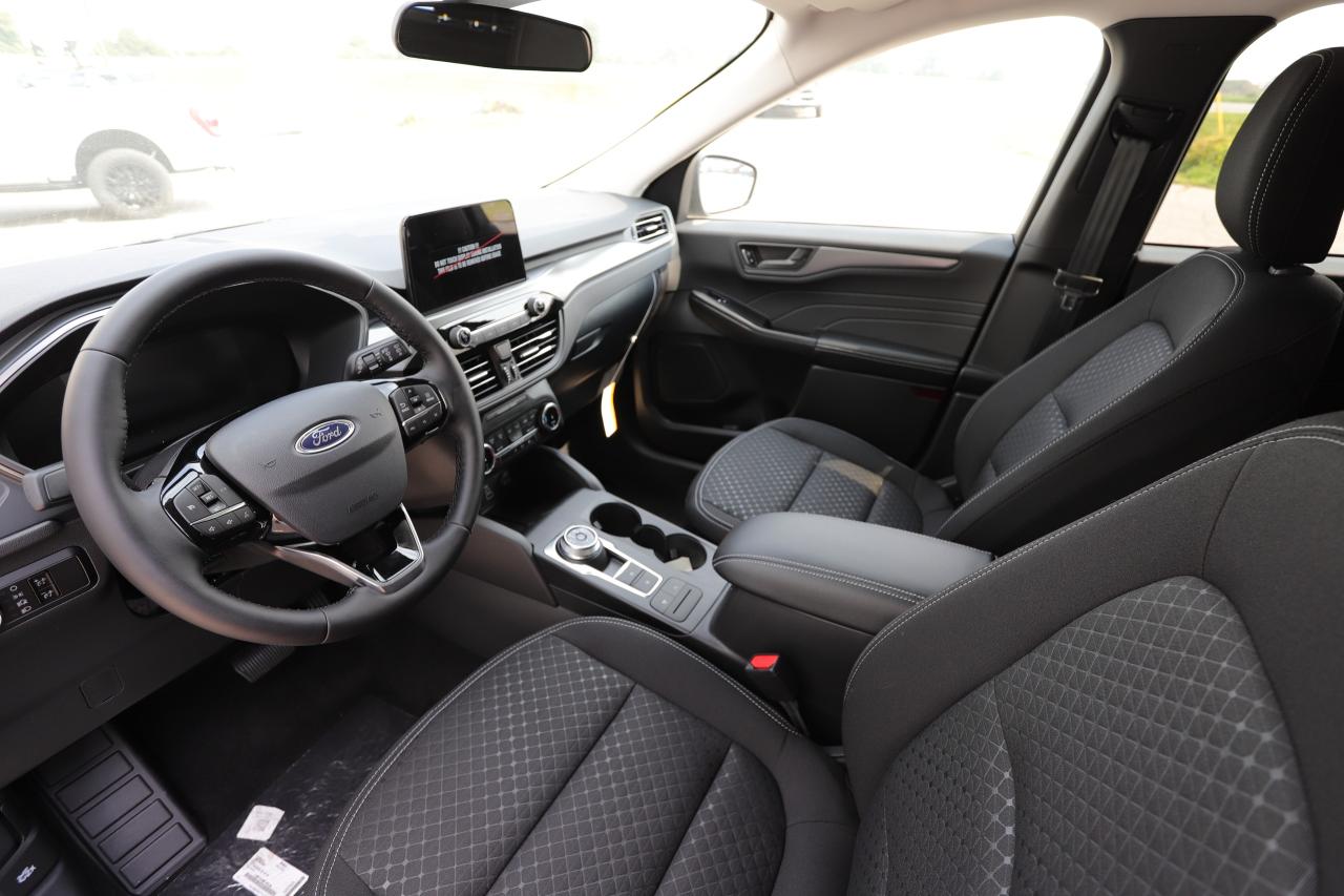 2025 Ford Escape Active AWD Photo1