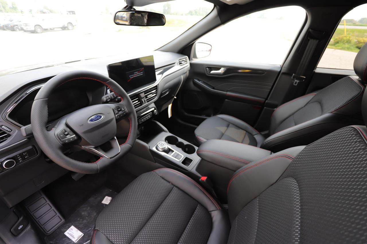 2025 Ford Escape ST-LINE FWD Photo1