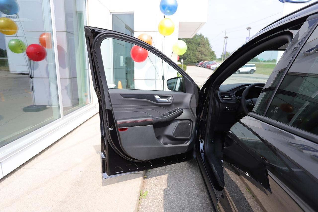 2025 Ford Escape ST-LINE FWD Photo