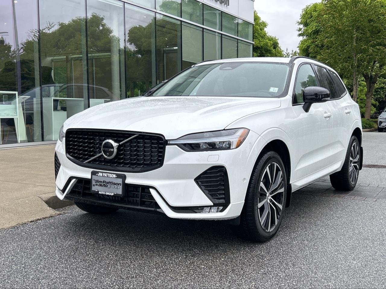 New 2025 Volvo XC60 B5 AWD Plus Dark Theme for sale in Surrey, BC