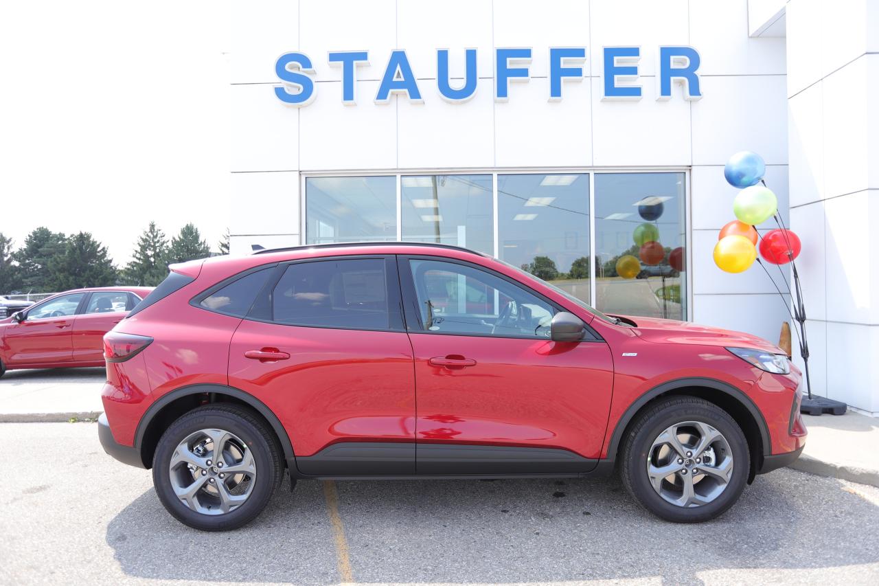 2025 Ford Escape ST-Line AWD Photo2