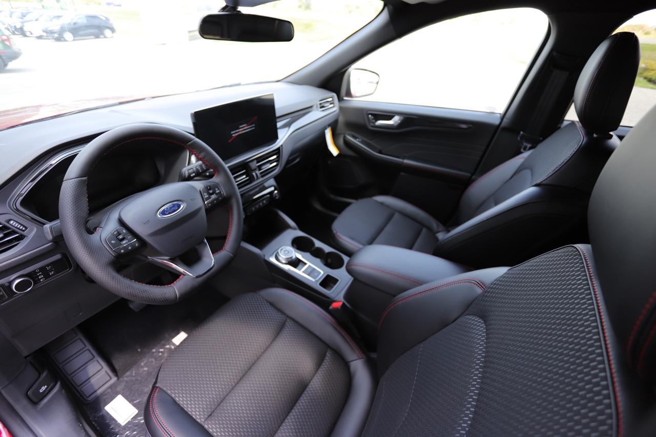 2025 Ford Escape ST-Line AWD Photo1