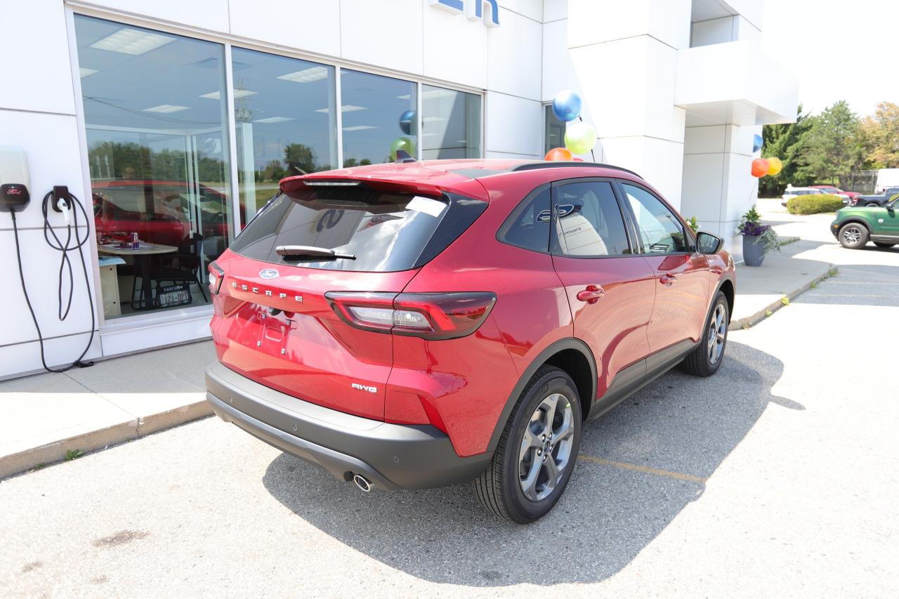 2025 Ford Escape ST-Line AWD Photo3