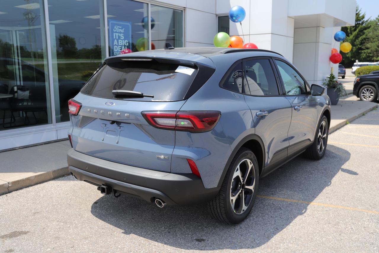 2025 Ford Escape ST-Line Select AWD Photo3