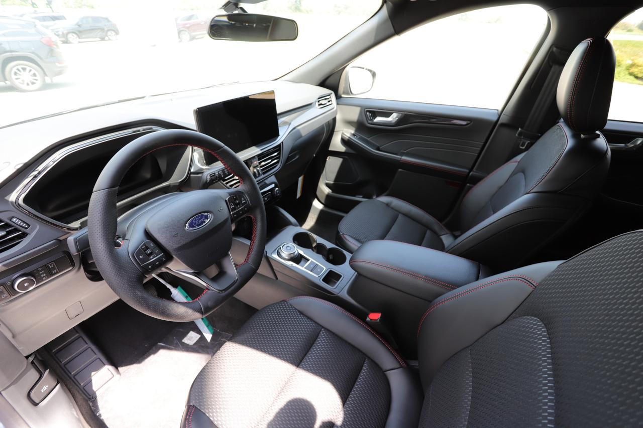 2025 Ford Escape ST-Line Select AWD Photo