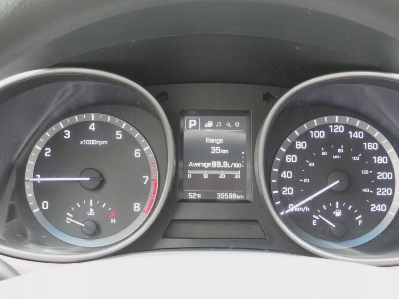 2018 Hyundai Santa Fe Sport Sport 2.4L (**LOW KM!!**SAFETY/CERTIFIED!!**AWD**ALLOY RIMS**HEATED SEATS**BLUETOOTH**CRUISE CONTROL**DIGITAL TOUCHSCREEN**HEATED SEATS**) Photo