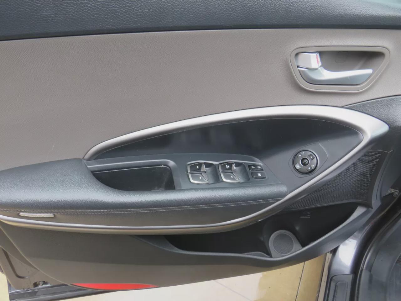 2018 Hyundai Santa Fe Sport Sport 2.4L (**LOW KM!!**SAFETY/CERTIFIED!!**AWD**ALLOY RIMS**HEATED SEATS**BLUETOOTH**CRUISE CONTROL**DIGITAL TOUCHSCREEN**HEATED SEATS**) Photo