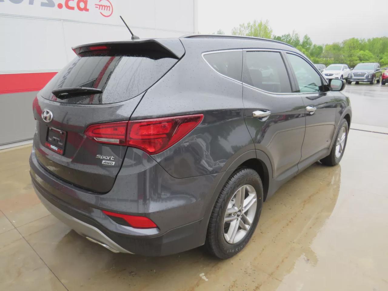 2018 Hyundai Santa Fe Sport Sport 2.4L (**LOW KM!!**SAFETY/CERTIFIED!!**AWD**ALLOY RIMS**HEATED SEATS**BLUETOOTH**CRUISE CONTROL**DIGITAL TOUCHSCREEN**HEATED SEATS**) Photo